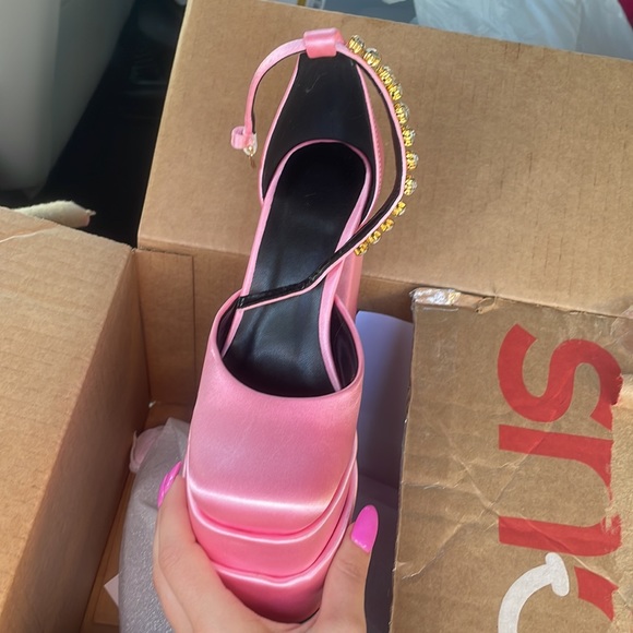 Pink platform heels - Picture 2 of 4